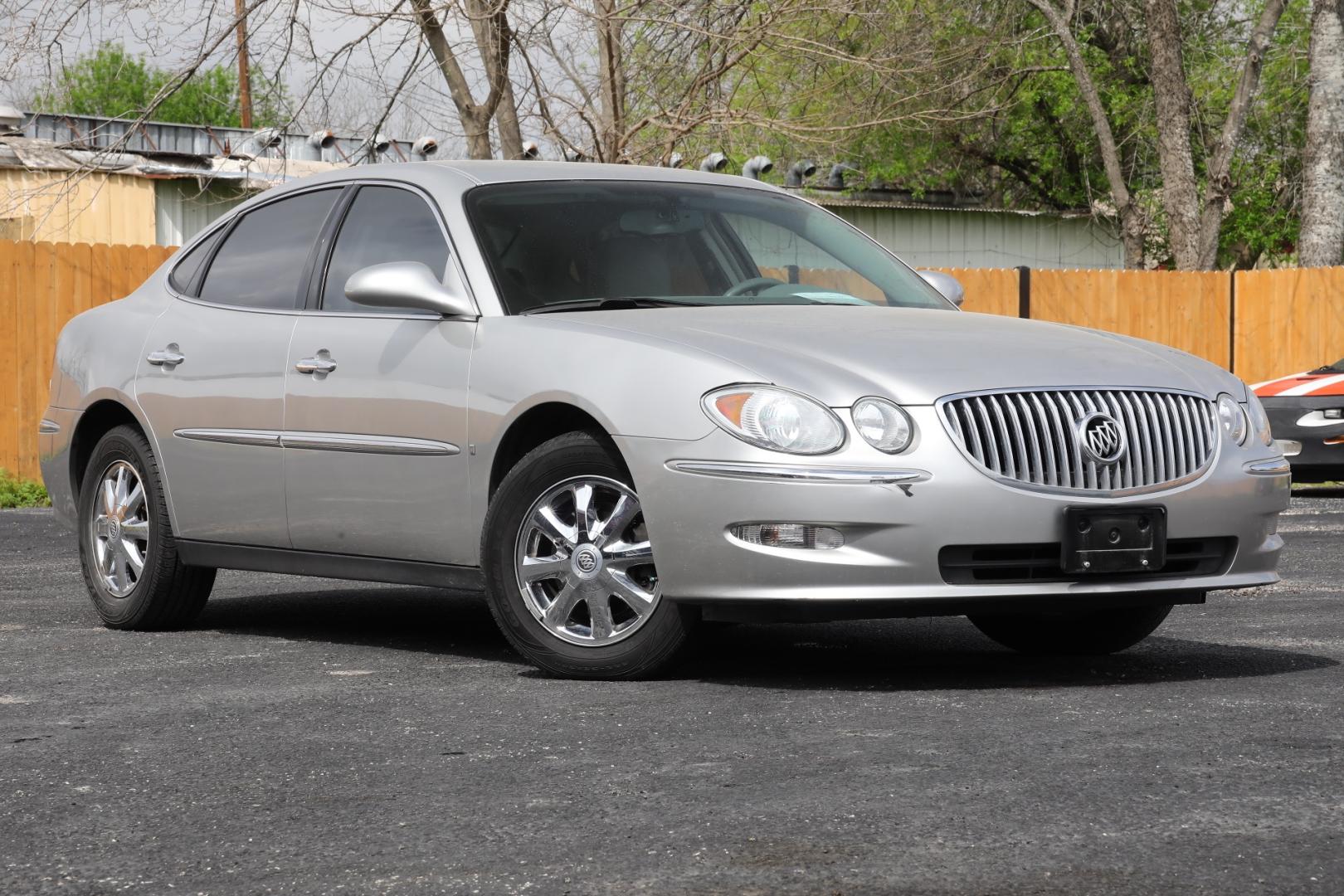 2008 SILVER BUICK LACROSSE CX (2G4WC582081) with an 3.8L V6 OHV 12V engine, 4-SPEED AUTOMATIC transmission, located at 420 E. Kingsbury St., Seguin, TX, 78155, (830) 401-0495, 29.581060, -97.961647 - Photo#0